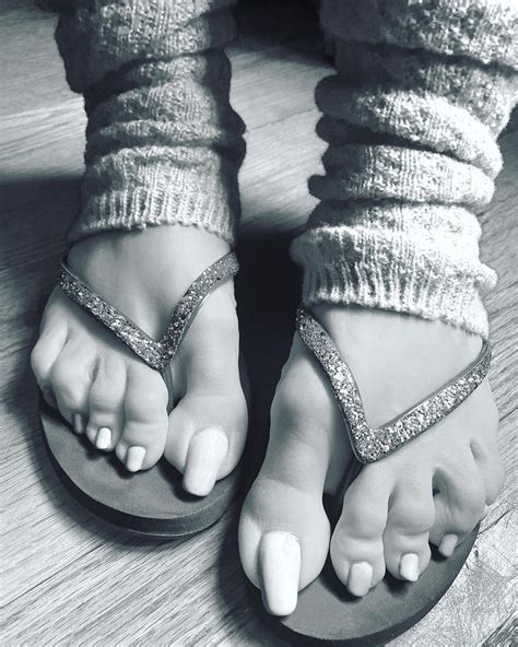 25 Best OnlyFans Feet & Foot